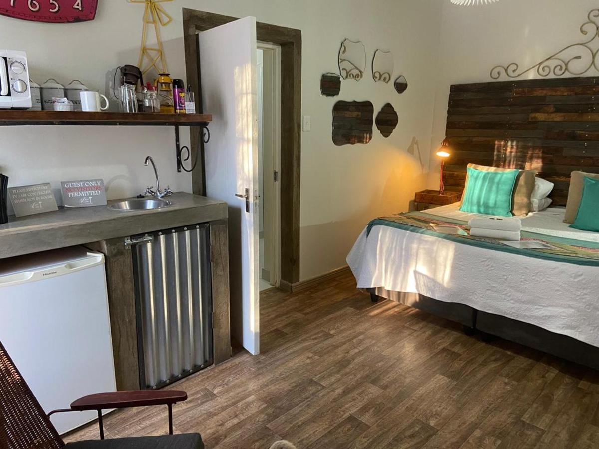 Cape Karoo Guesthouse Бофорт-Уэст Экстерьер фото
